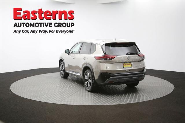 Photo of 2022 Champagne Silver Metallic Nissan Rogue
