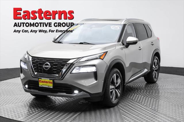 Photo of 2022 Champagne Silver Metallic Nissan Rogue
