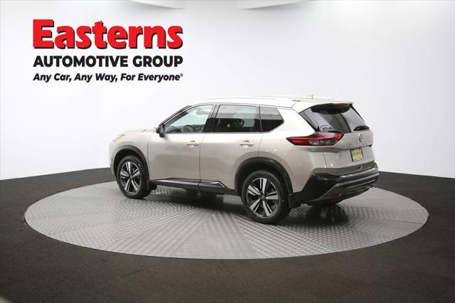 Photo of 2022 Champagne Silver Metallic Nissan Rogue