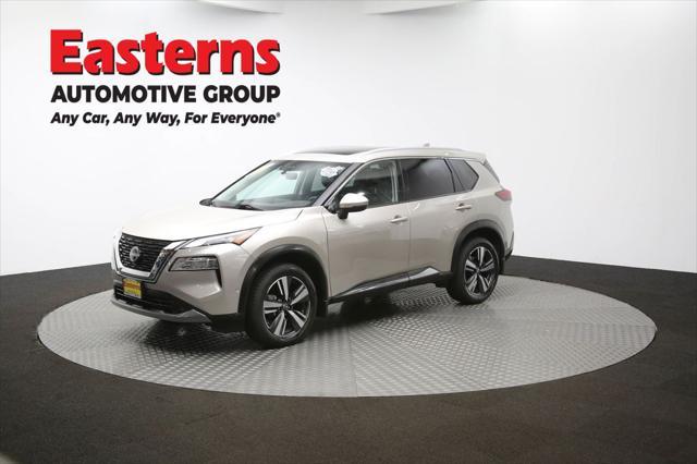Photo of 2022 Champagne Silver Metallic Nissan Rogue