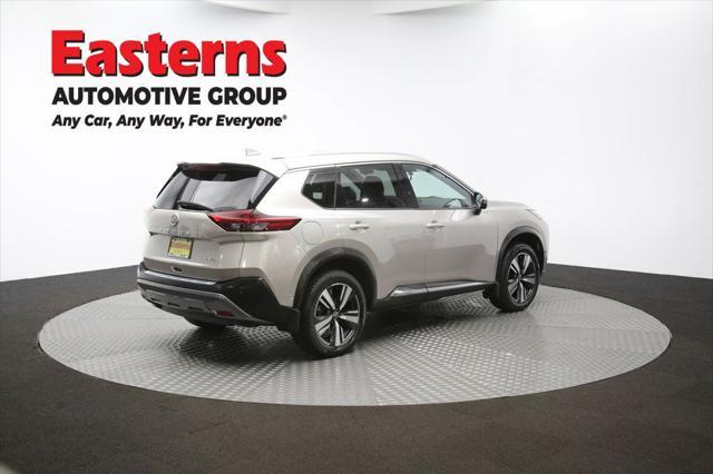 Photo of 2022 Champagne Silver Metallic Nissan Rogue