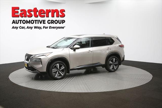 Photo of 2022 Champagne Silver Metallic Nissan Rogue