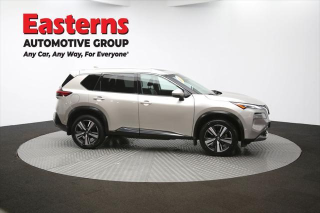 Photo of 2022 Champagne Silver Metallic Nissan Rogue