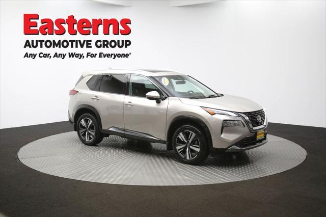 Photo of 2022 Champagne Silver Metallic Nissan Rogue