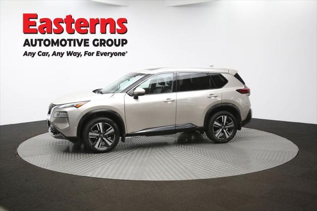 Photo of 2022 Champagne Silver Metallic Nissan Rogue