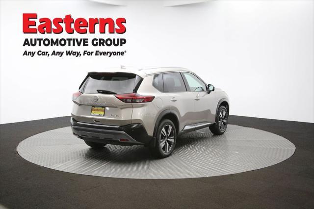 Photo of 2022 Champagne Silver Metallic Nissan Rogue
