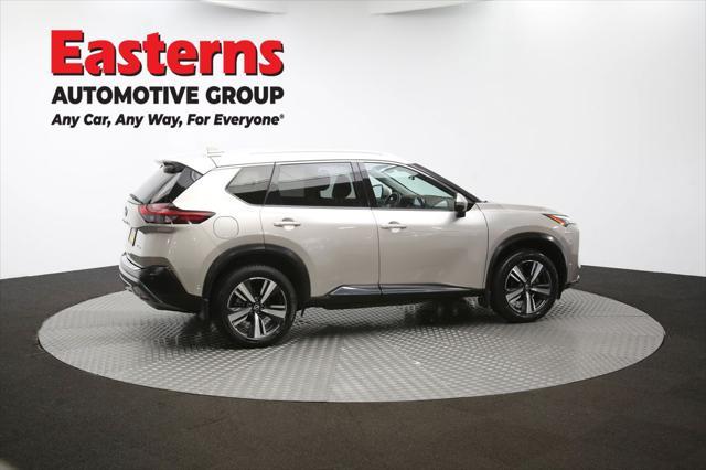 Photo of 2022 Champagne Silver Metallic Nissan Rogue