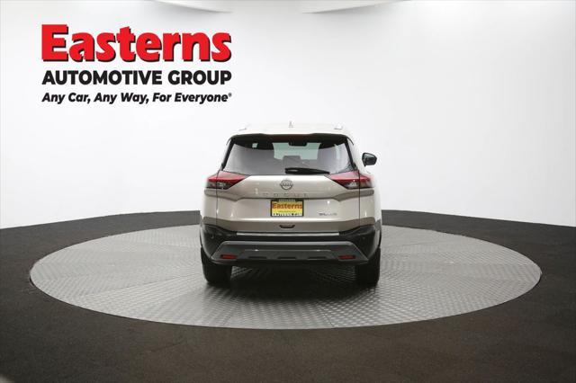 Photo of 2022 Champagne Silver Metallic Nissan Rogue