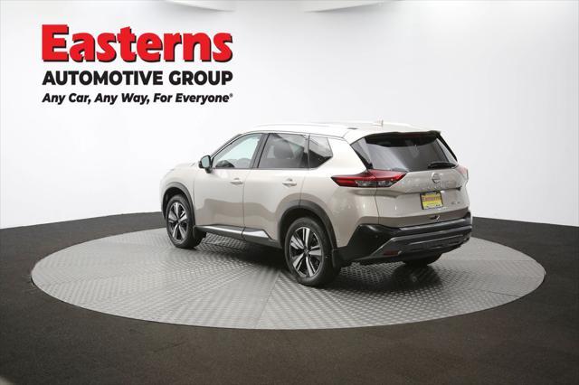 Photo of 2022 Champagne Silver Metallic Nissan Rogue