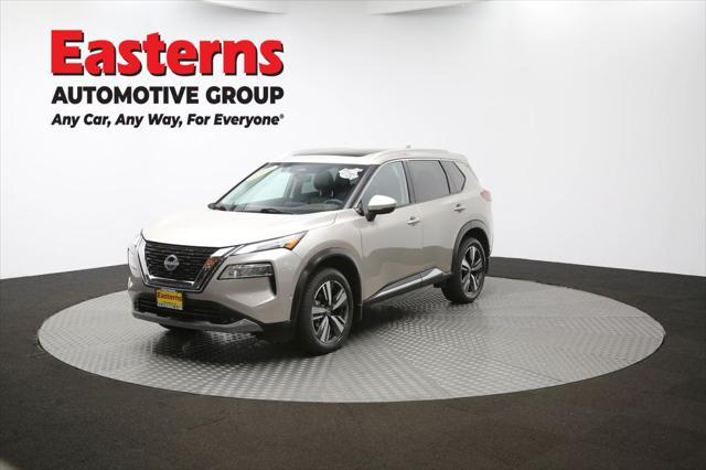 Photo of 2022 Champagne Silver Metallic Nissan Rogue