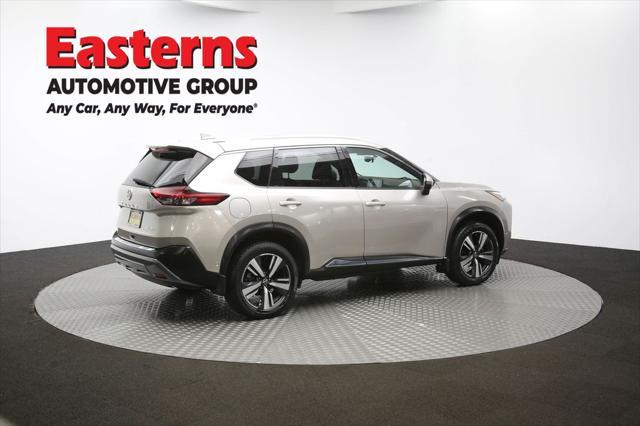 Photo of 2022 Champagne Silver Metallic Nissan Rogue