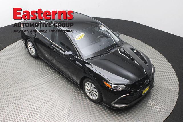 Photo of 2023 Midnight Black Metallic Toyota Camry