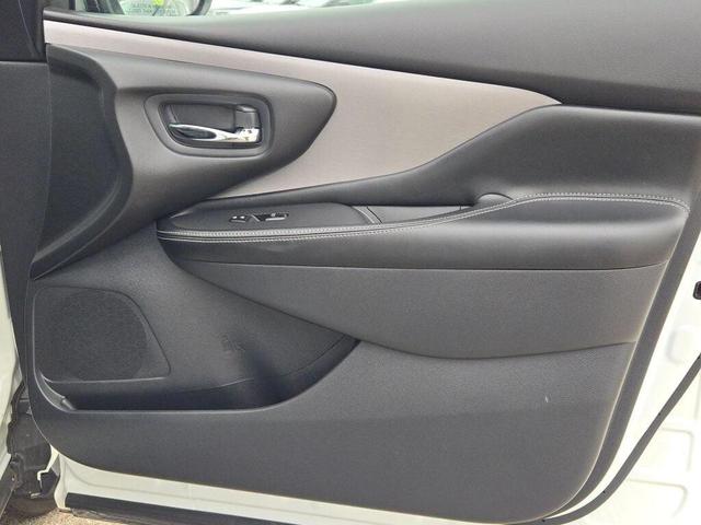 Photo of 2024 Pearl White Tricoat Nissan Murano