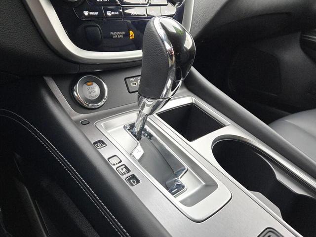 Photo of 2024 Pearl White Tricoat Nissan Murano
