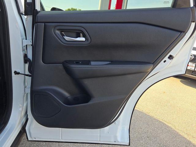 Photo of 2025 Everest White Pearl Nissan Rogue
