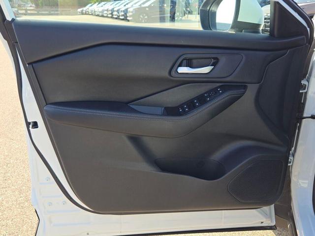 Photo of 2025 Everest White Pearl Nissan Rogue