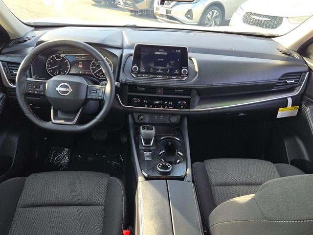 Photo of 2025 Everest White Pearl Nissan Rogue