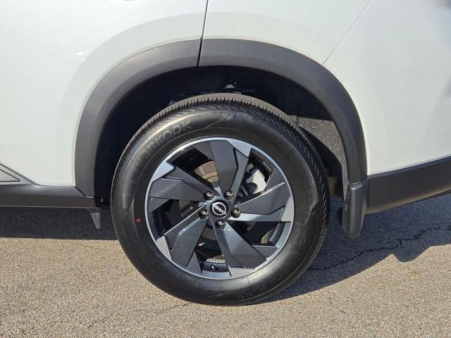 Photo of 2025 Everest White Pearl Nissan Rogue