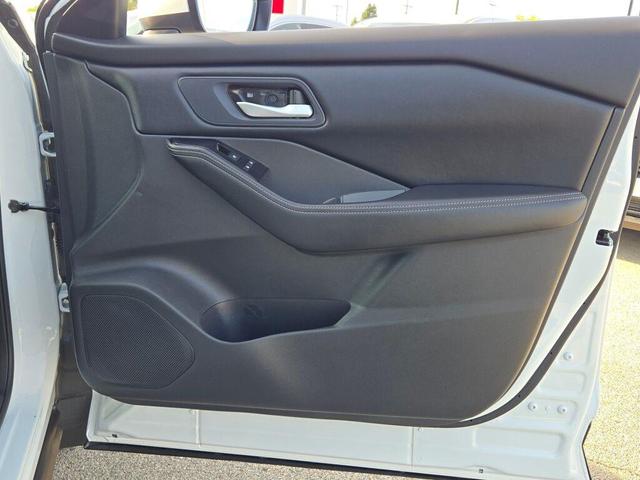 Photo of 2025 Everest White Pearl Nissan Rogue