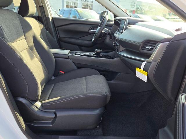 Photo of 2025 Everest White Pearl Nissan Rogue