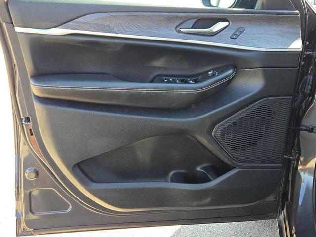 Photo of 2024 Baltic Gray Metallic Clearcoat Jeep Grand Cherokee