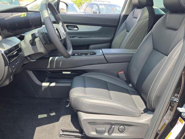 Photo of 2025 Super Black Nissan Murano