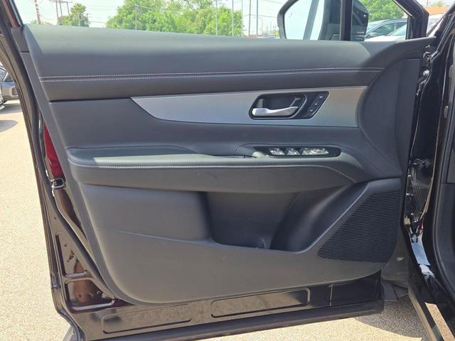 Photo of 2025 Super Black Nissan Murano
