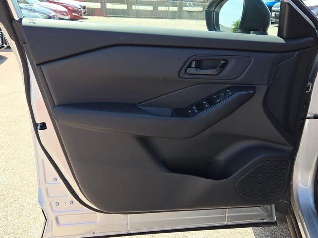 Photo of 2025 Brilliant Silver Metallic Nissan Rogue