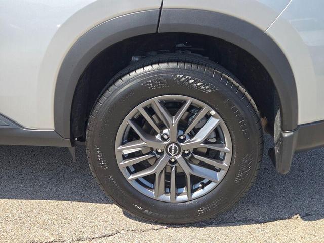 Photo of 2025 Brilliant Silver Metallic Nissan Rogue