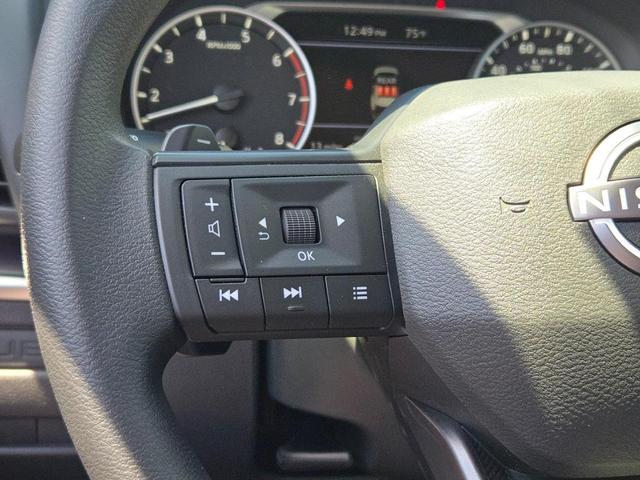 Photo of 2025 Super Black Nissan Rogue