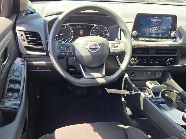 Photo of 2025 Super Black Nissan Rogue