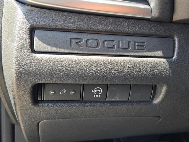 Photo of 2025 Super Black Nissan Rogue