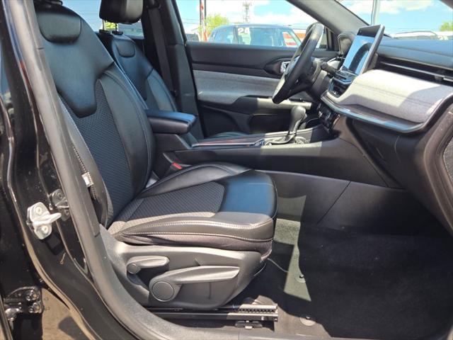 Photo of 2023 Diamond Black Crystal Pearlcoat Jeep Compass
