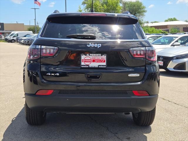 Photo of 2023 Diamond Black Crystal Pearlcoat Jeep Compass
