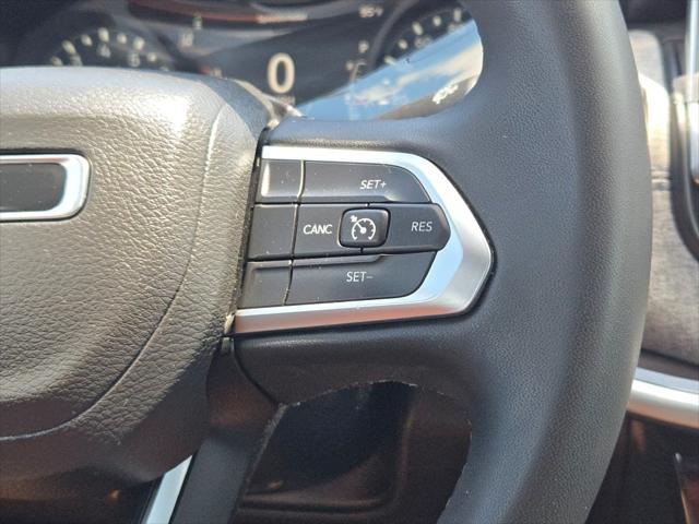 Photo of 2023 Diamond Black Crystal Pearlcoat Jeep Compass
