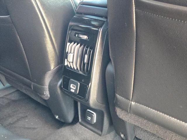 Photo of 2023 Diamond Black Crystal Pearlcoat Jeep Compass