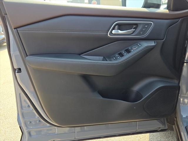 Photo of 2023 Boulder Gray Pearl Nissan Rogue