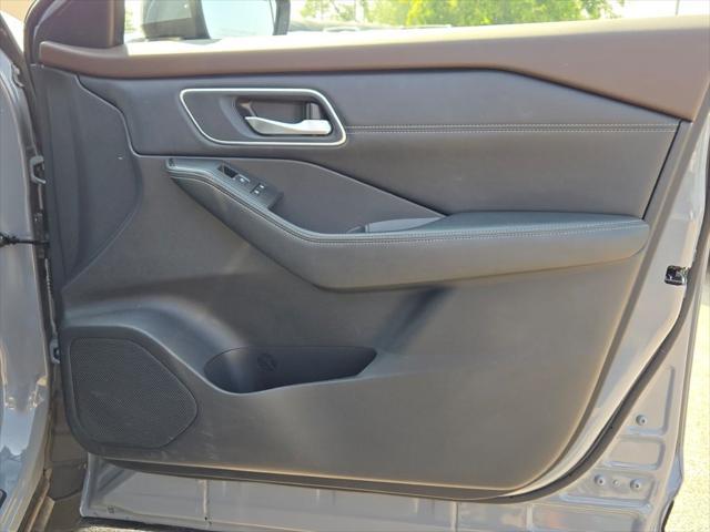 Photo of 2023 Boulder Gray Pearl Nissan Rogue