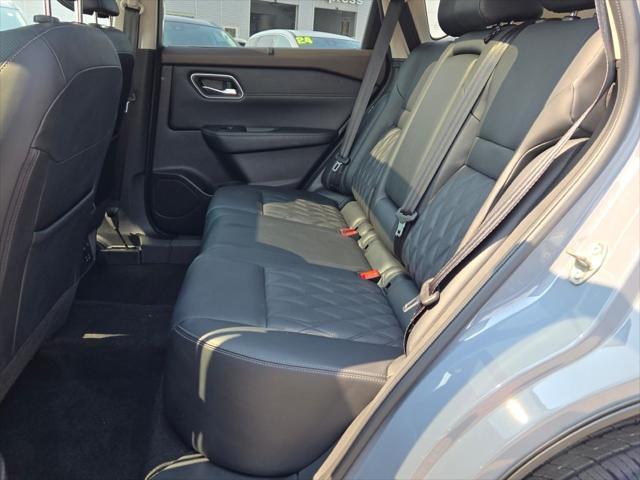 Photo of 2023 Boulder Gray Pearl Nissan Rogue