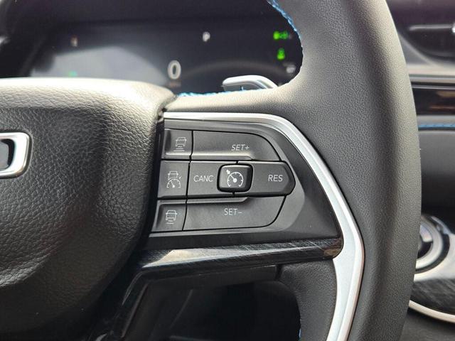 Photo of 2022 Diamond Black Crystal Pearlcoat Jeep Grand Cherokee 4xe