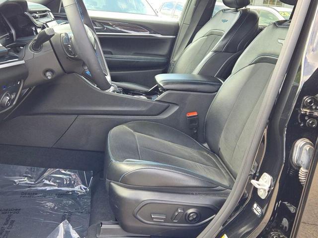 Photo of 2022 Diamond Black Crystal Pearlcoat Jeep Grand Cherokee 4xe