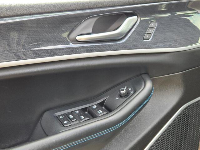Photo of 2022 Diamond Black Crystal Pearlcoat Jeep Grand Cherokee 4xe