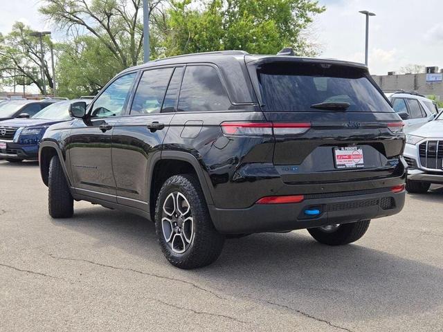 Photo of 2022 Diamond Black Crystal Pearlcoat Jeep Grand Cherokee 4xe