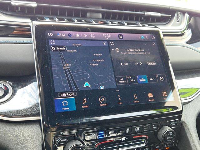 Photo of 2022 Diamond Black Crystal Pearlcoat Jeep Grand Cherokee 4xe