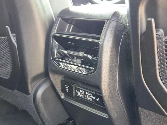 Photo of 2022 Diamond Black Crystal Pearlcoat Jeep Grand Cherokee 4xe