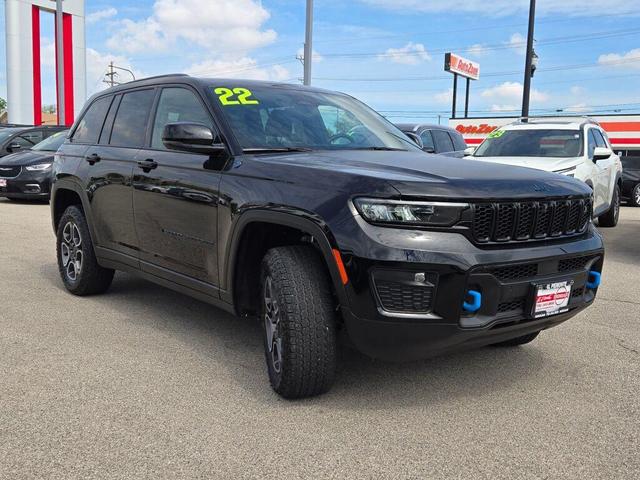 Photo of 2022 Diamond Black Crystal Pearlcoat Jeep Grand Cherokee 4xe