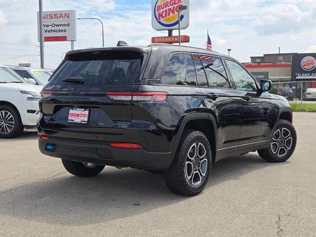 Photo of 2022 Diamond Black Crystal Pearlcoat Jeep Grand Cherokee 4xe