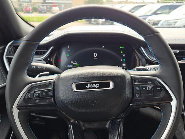 Photo of 2022 Diamond Black Crystal Pearlcoat Jeep Grand Cherokee 4xe