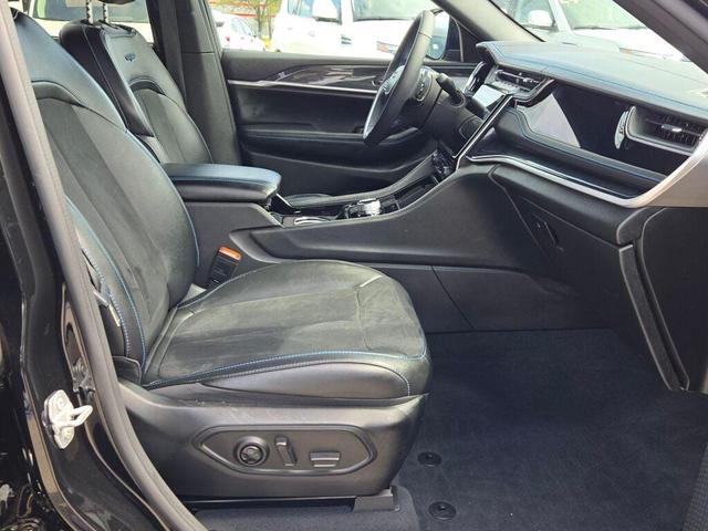 Photo of 2022 Diamond Black Crystal Pearlcoat Jeep Grand Cherokee 4xe