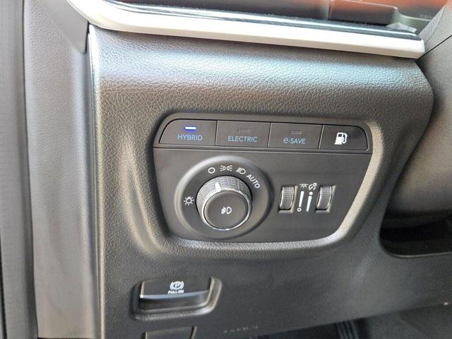 Photo of 2022 Diamond Black Crystal Pearlcoat Jeep Grand Cherokee 4xe